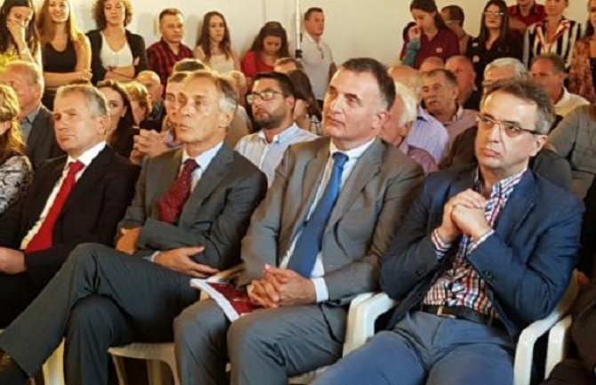 U Crnoj Gori se vlast doživljava kao podjela plijena