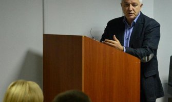 Duško Marković na tribini u Bijelom Polju: Država će odlučno odgovoriti na pokušaj nasilja