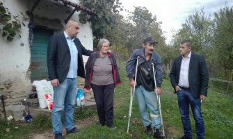 Jeftovići žive od 80 eura mjesečno, donirali im brašno i namirnice koje ne mogu sami da obezbijede