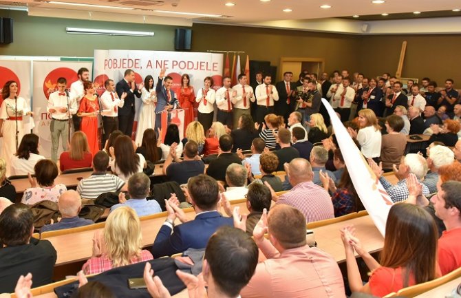 Bečić poručio Đukanoviću: Na mladost se može udariti, ali mladost se nikada ne može pobijediti