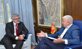 DF ugrožava regularnost izbora