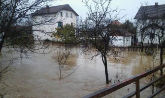 Alarmantna situacija u opštinama na sjeveru, domaćinstva poplavljena (FOTO) (VIDEO)