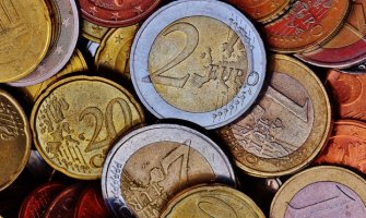 CDT: Četiri ministarstva i polovina opština prekršilo zakon