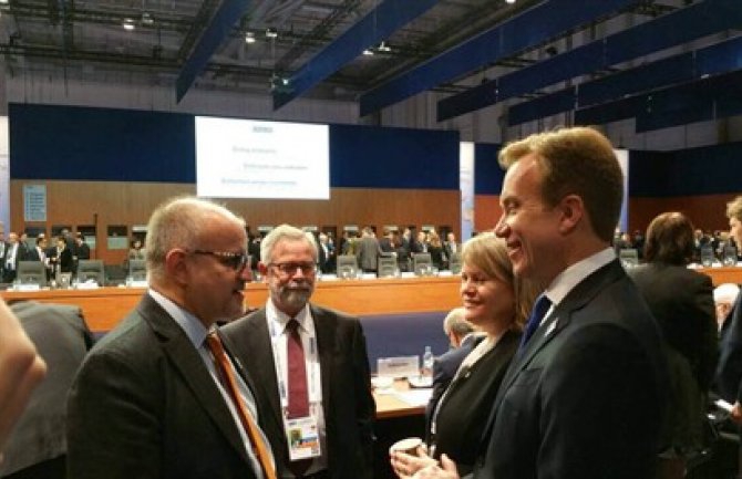  Zajednička bezbjednost oslanja se na poštovanje demokratskih principa 