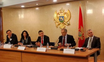 Nema prekida bojkota parlamenta bez datuma za nove izbore