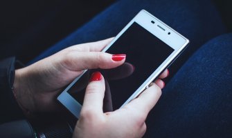 U Tokiju uveli toaletni papir za pametne telefone