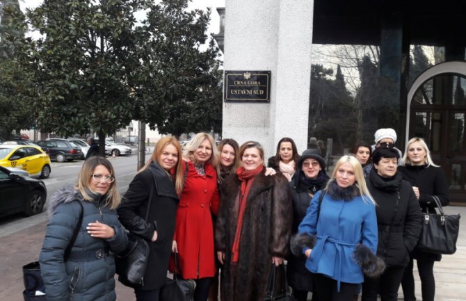 DNP:Smanjenje naknada majkama suprotno Ustavu, želimo da ispravimo nepravdu