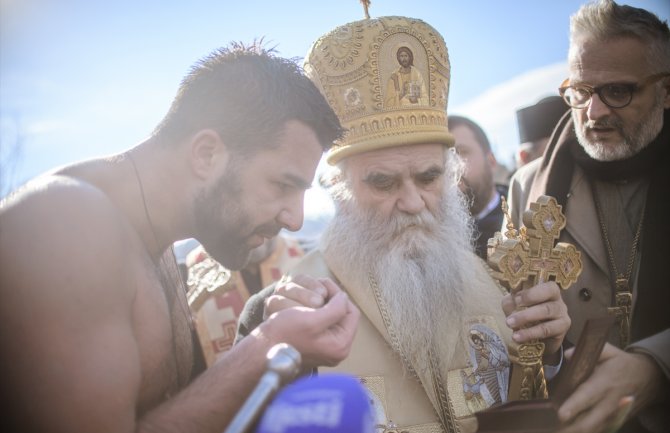Plivanje za krst u Podgorici, Beranama i Ulcinju (FOTO)