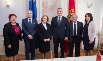 Bojkot parlamenta nikada ne daje dobre rezultate