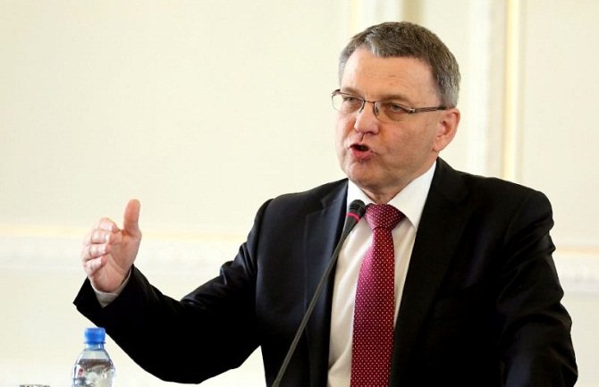 U odnosima CG i NATO, odgovornost je na Vladi i opziciji