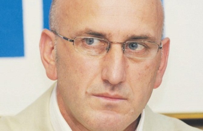 Bešović: Pens po ramenu tapkao podanike iz CG i regiona