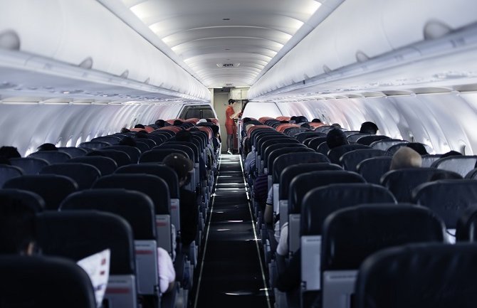 5 stvari koje ne smijete da dirate u avionu