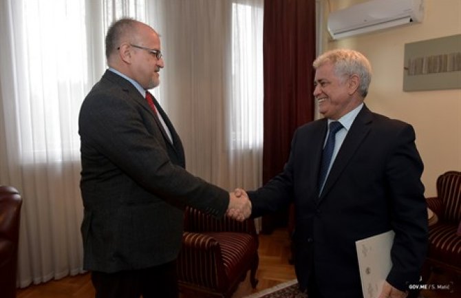 Intenziviranja saradnje  sa Alžirom u oblasti kulture, energetike, građevinarstva,..