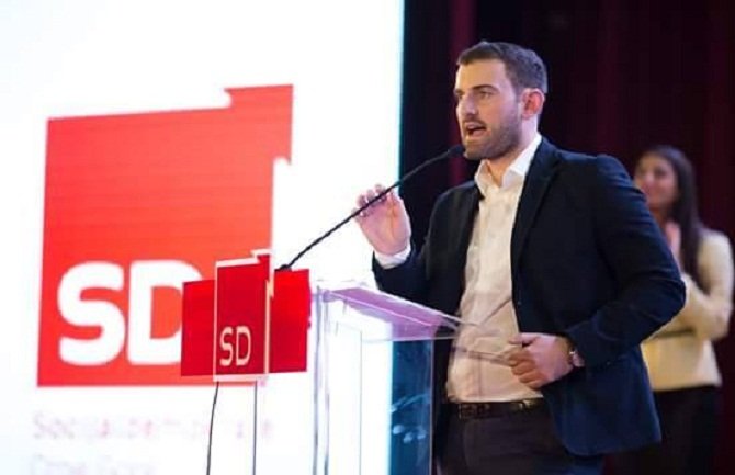 Šušter: Primitivni napad DF-a na nezavisnost institucija