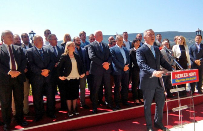 DPS predstavio kandidate za odbornike: Pouzdana okosnica vlasti sa mogućih 15 mandata