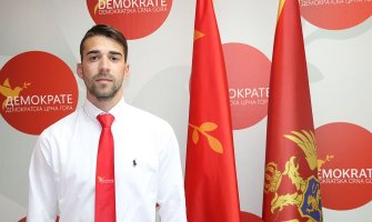 Demokrate DPS-u: Umjesto košulja, bolje se raspitajte koliko košta sat bivšeg ministra