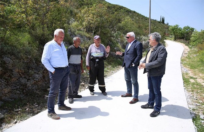 Porobić: Tu sam da nakon pobjede poboljšamo seosku infrastrukturu