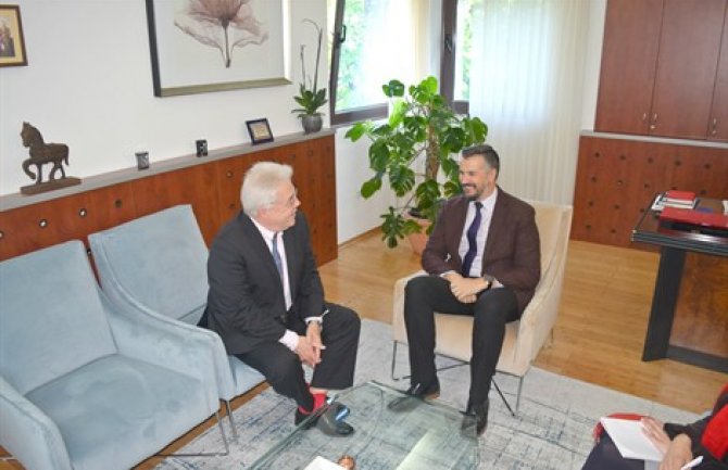 Odlična saradnja Crne Gore i Velike Britanije uz konkretne rezultate