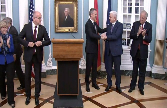 Crna Gora zvanično članica NATO-a