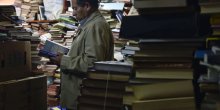 20 godina vozio kamion za smeće, sakupljao bačene knjige i otvorio biblioteku