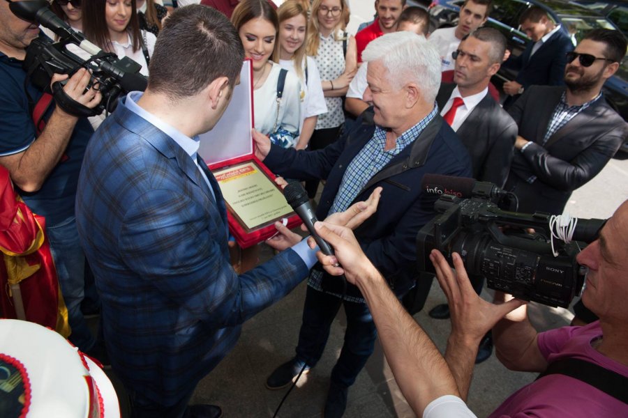 1889188810603435974342778061198722889775505o