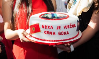 Torta za premijera: Mladi ponosni na dostignuća Markovićeve Vlade