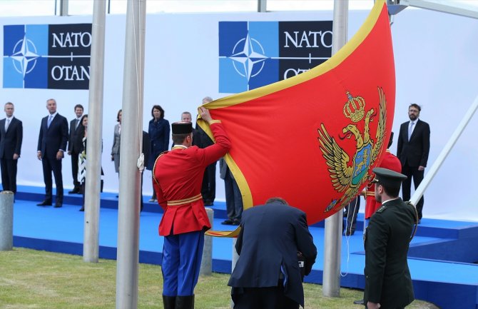 Crnogorska zastava ponosno se vijori na jarbolu NATOa