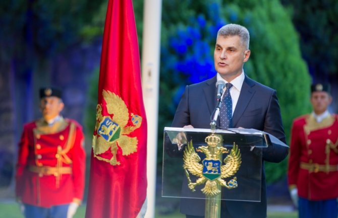 Zastava NATO-a podignuta i u Vili 