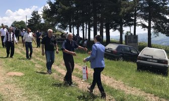 Demokrate od svojih plata pomažu obnovu osnovne škole na Slatini