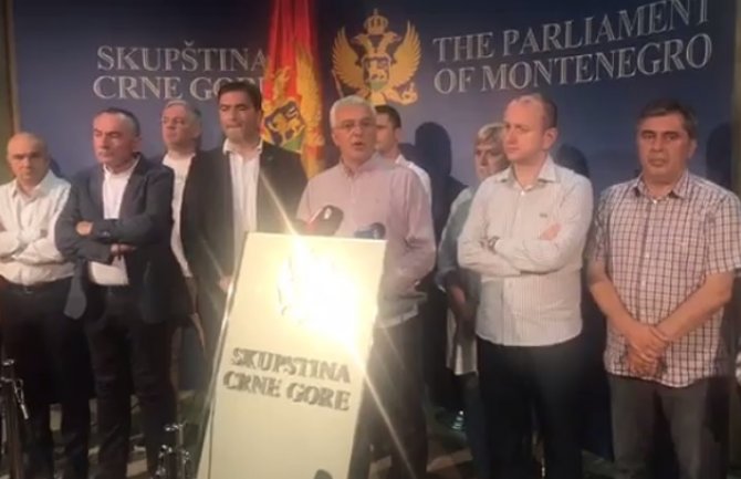 Mandić: Svi koji su krenuli ka Podgorici, neka sačekaju naš poziv