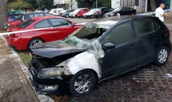 Zapaljen automobil u Baru