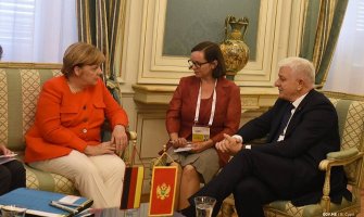Marković pozvao Merkelovu u Crnu Goru