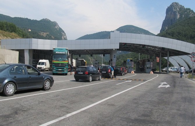 Autobusom u CG preko Dobrakova došli na festival, ne da glasaju