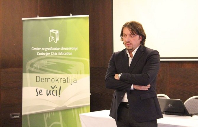 Sekulović: CG se nalazi u dubokoj političkoj krizi