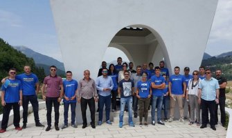 Nezaposlenost i bezperspektivnost mladih ljudi najveći problem MK