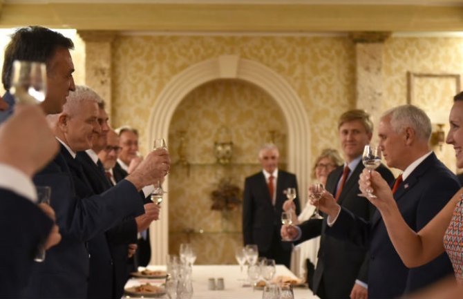 Pens: Hrabrost Crne Gore u fazi ruskog pritiska nadahnjuje svijet