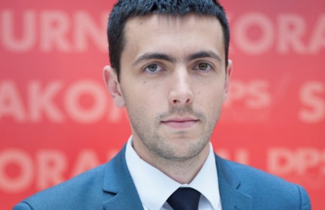 Živković: Opskurni avanturisti željni vlasti