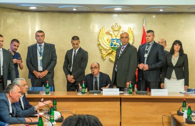 Škrelja: Uvrijeđen sam, nikada neću odustati od tužbe protiv poslanika DF-a