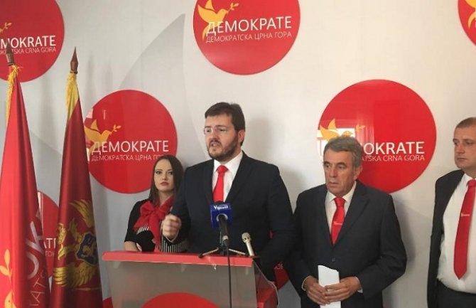 Demokrate: Građani ne traže pravnu zaštitu jer strahuju od troškova 