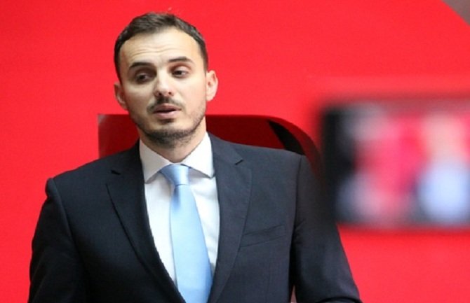 Konatar: U Parlament samo da izglasamo dogovoreno