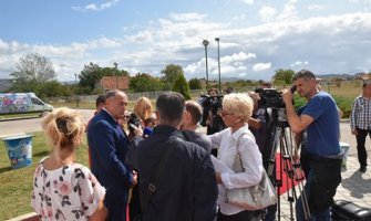 Simović: Intrige i manipulacije preče od napretka