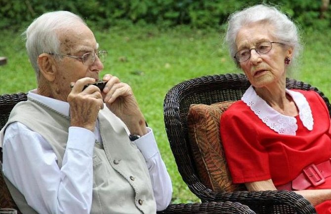Nakon 75 godina braka umrli istog dana prirodnom smrću