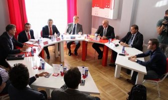 Građanska opozicija ne odustaje: Bojkotom do datuma novih izbora