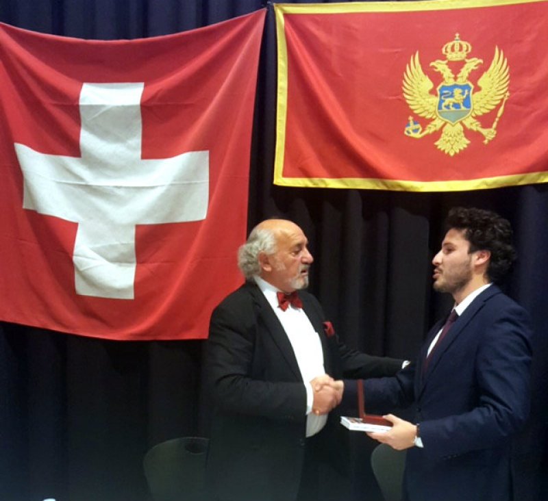 Abazovipoklanjaperper