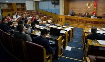 Poslanici na putovanja potrošili  54.686 eura, Sekulić najviše putovao