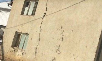 Plav: Oštećena zgrada MUPa, porodice zbog oštećenja moraju da napuste kuće