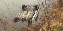 Autom sletjeli u kanal, dvoje mladih stradalo u ledenoj vodi (VIDEO)