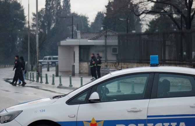 Partije osudile napad na ambasadu SAD-a: Nadležni do kraja da ispitaju slučaj