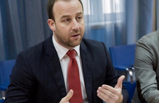 Nikolić: Kandidat opozicije po mjeri Železnjaka