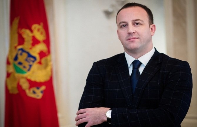 Nikolić: Bojanić je marioneta Demokratskog fronta